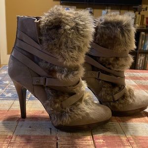 Super cute Fur Booties!